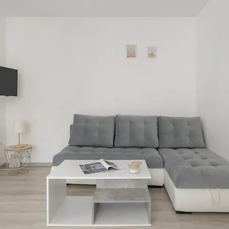 Apartment Bazantow With Balcony By Renters Katowice