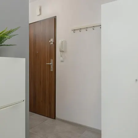 Bażantów With Balcony By Renters Apartament
