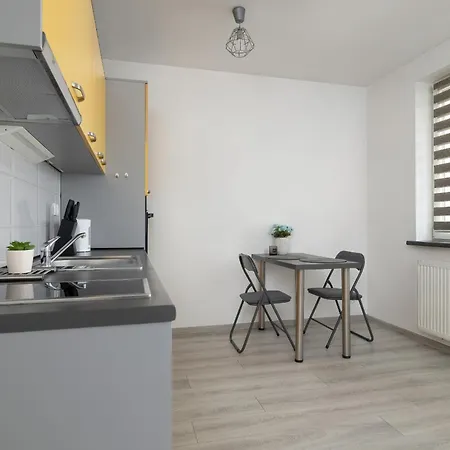 Bazantow With Balcony By Renters Apartman Katowice